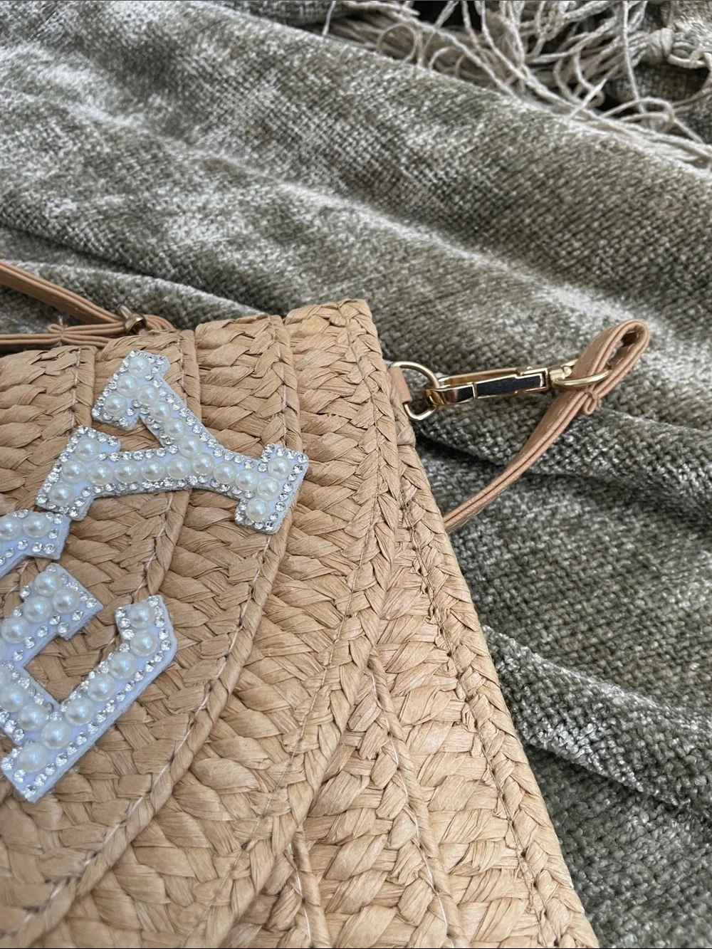 N/A chic tan